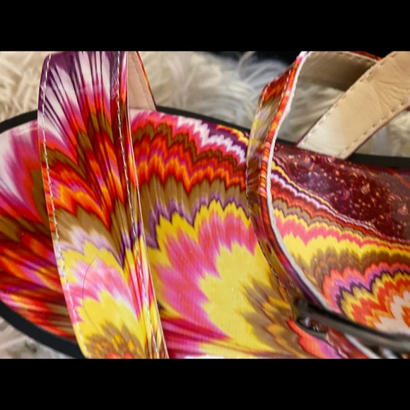 Sandals - Picture 3 of 4